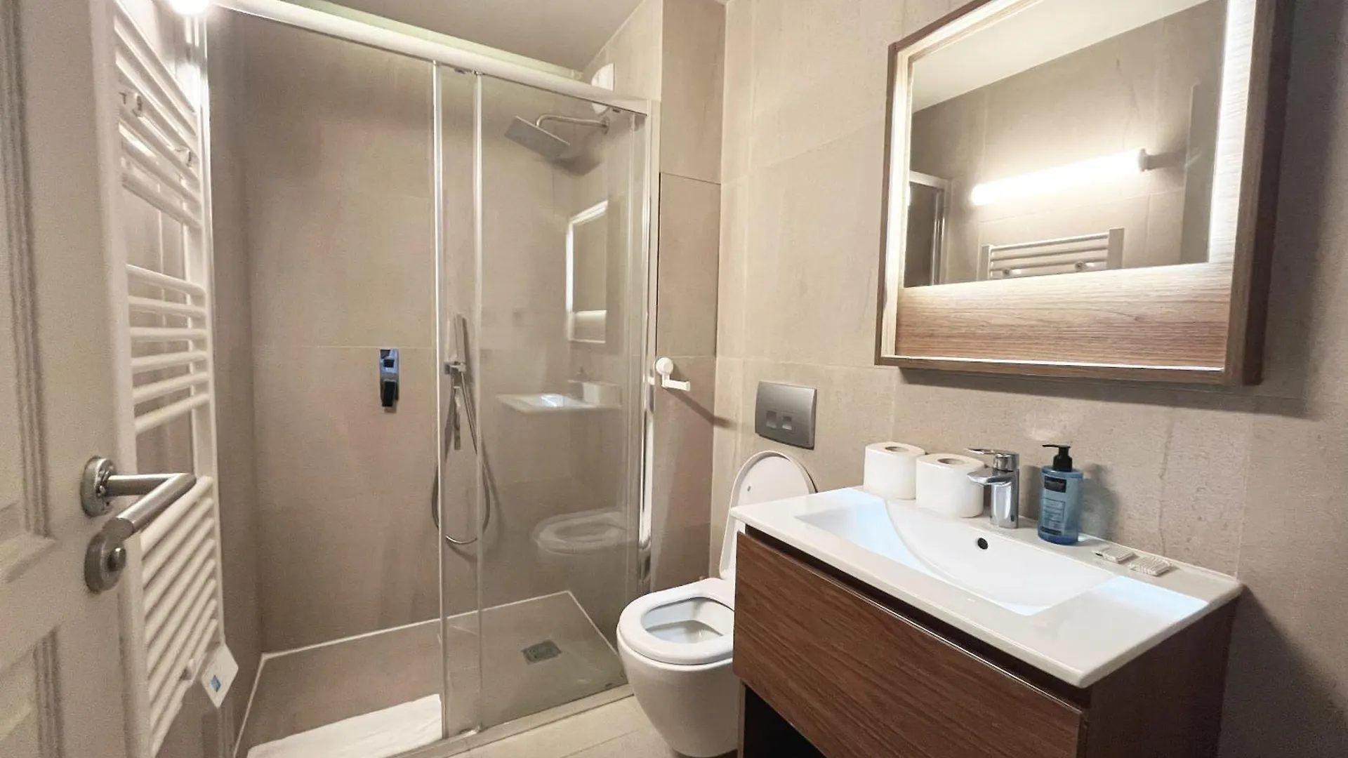 Urban Flat 133 - Ponceau 4 Bedroom Apartment Párizs Franciaország