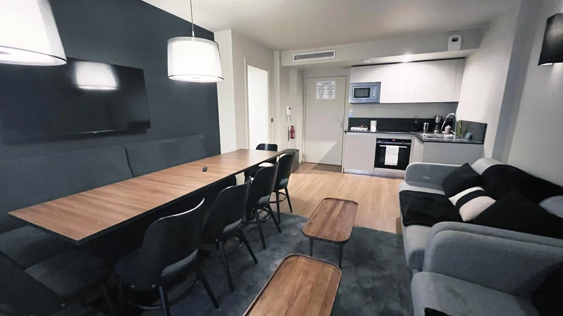 Urban Flat 133 - Ponceau 4 Bedroom Apartment Paris