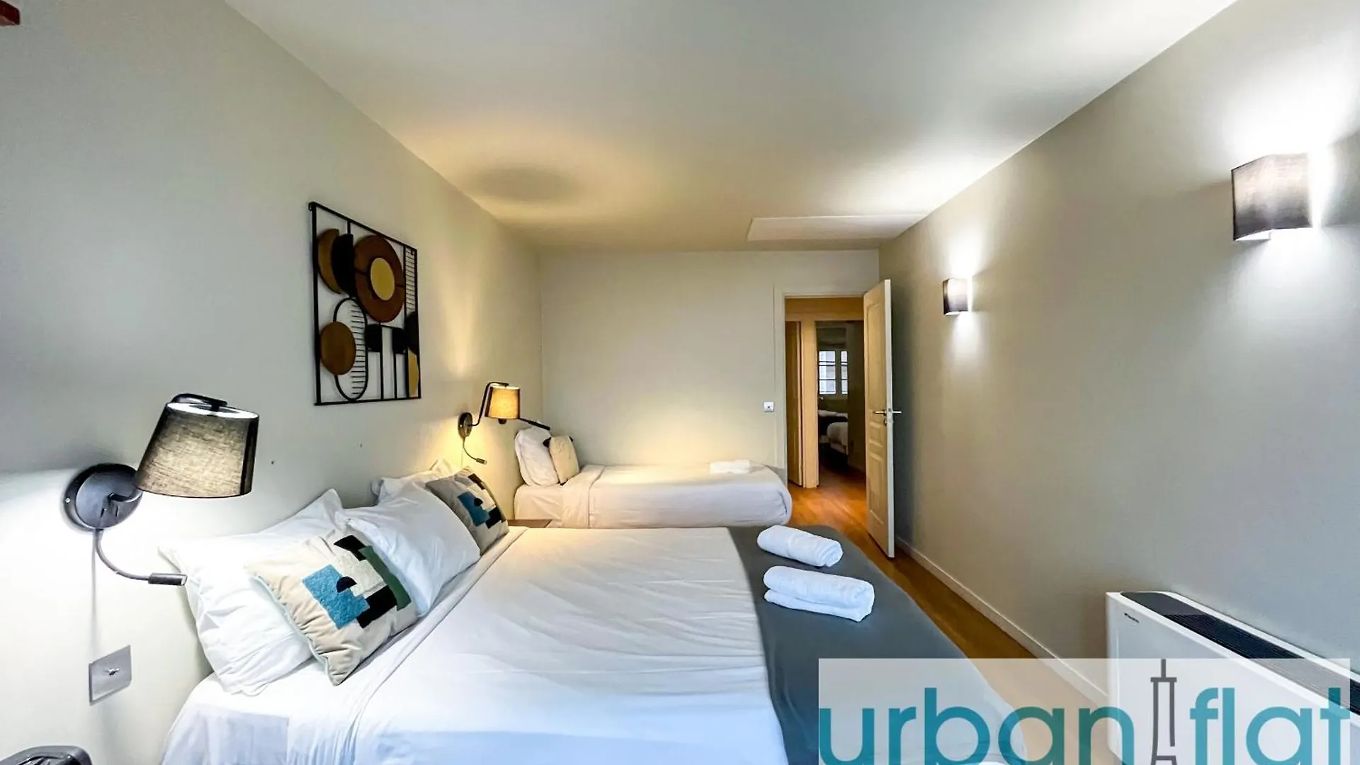 Urban Flat 133 - Ponceau 4 Bedroom Apartment Paris 0*,