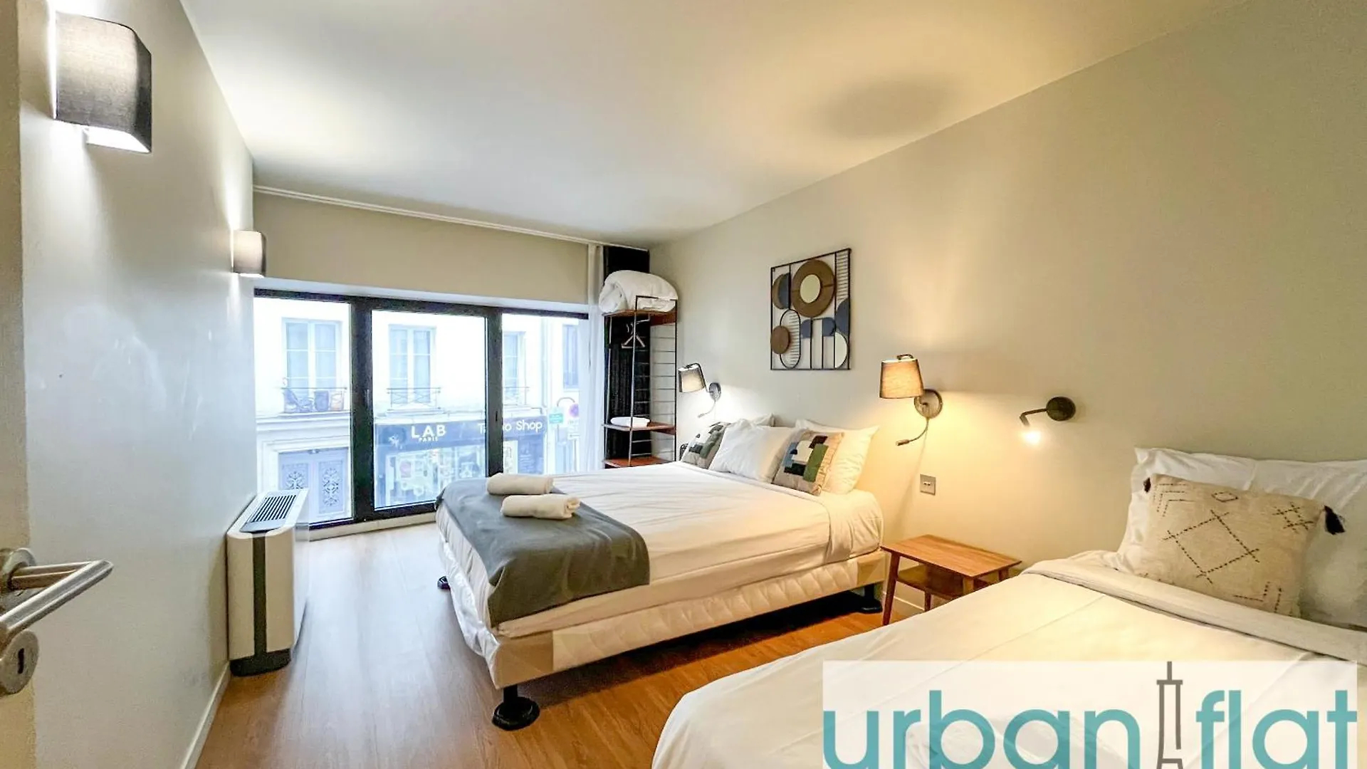 Urban Flat 133 - Ponceau 4 Bedroom Apartment Paris